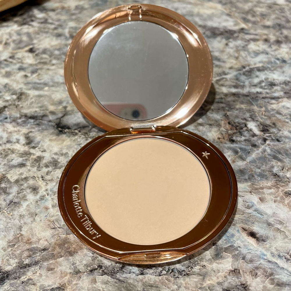 Charlotte tilbury airbrush setting powder Medium 2
